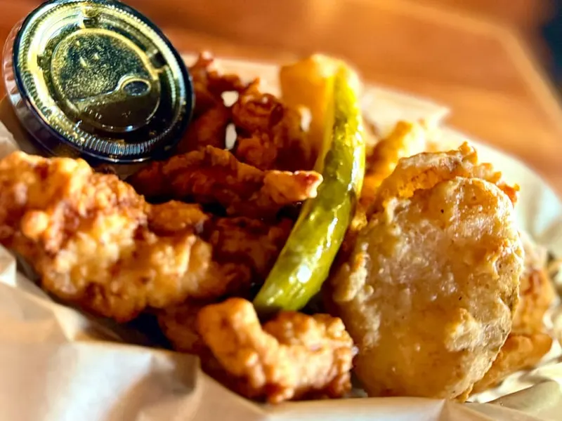 Savannah: Historic District Guided Food Tour with 5 Tastings