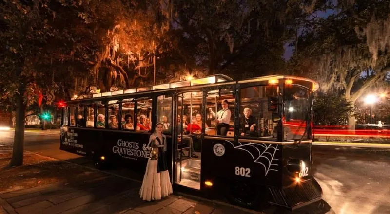 Savannah: Ghosts and Gravestones Tour with Low House Entry